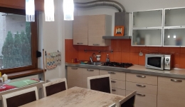 Casa in duplex situata la poalele cetatii,lănga Liceul Sportiv